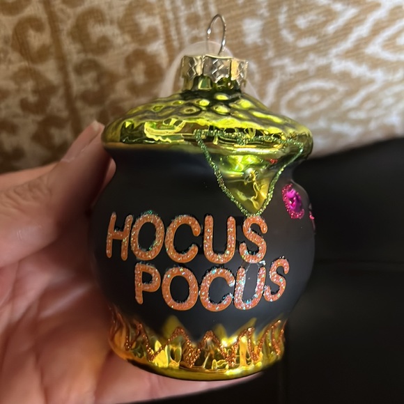 Hocus Pocus Sparkly Cauldron Ornament NWT - Picture 12 of 12